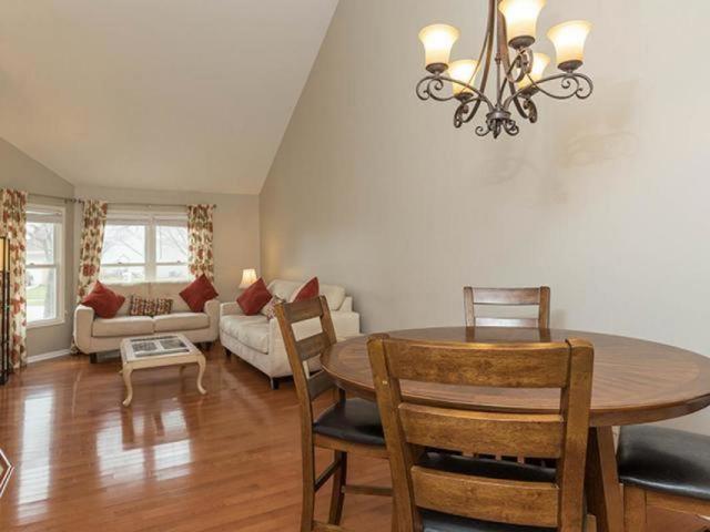 215 Windsor Dr, Bartlett, IL 60103 photo 4