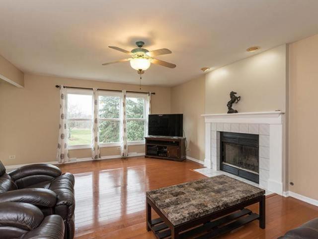 215 Windsor Dr, Bartlett, IL 60103 photo 12