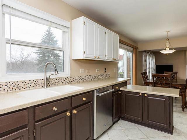 215 Windsor Dr, Bartlett, IL 60103 photo 8