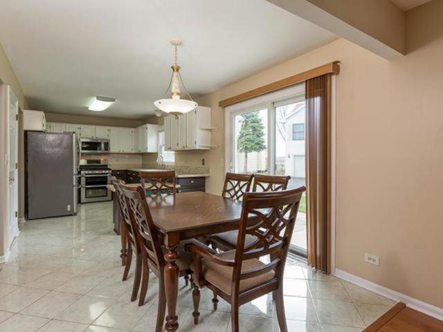215 Windsor Dr, Bartlett, IL 60103 photo 6