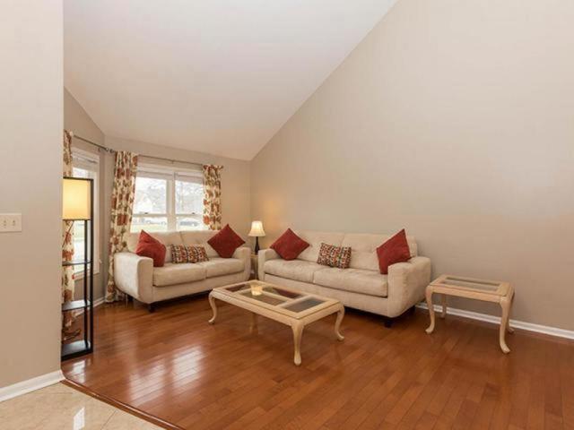 215 Windsor Dr, Bartlett, IL 60103 photo 3