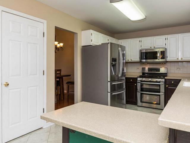 215 Windsor Dr, Bartlett, IL 60103 photo 9