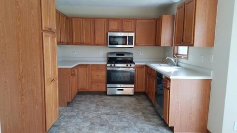 11117 Downing Ln, Roscoe, IL 61073 photo 2