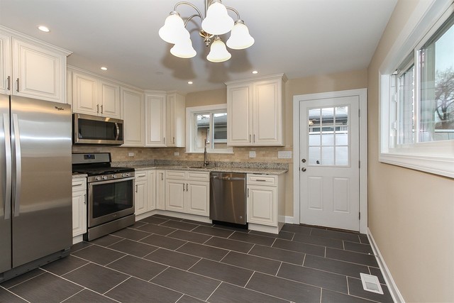 100 N Grant Dr, Addison, IL 60101 photo 3