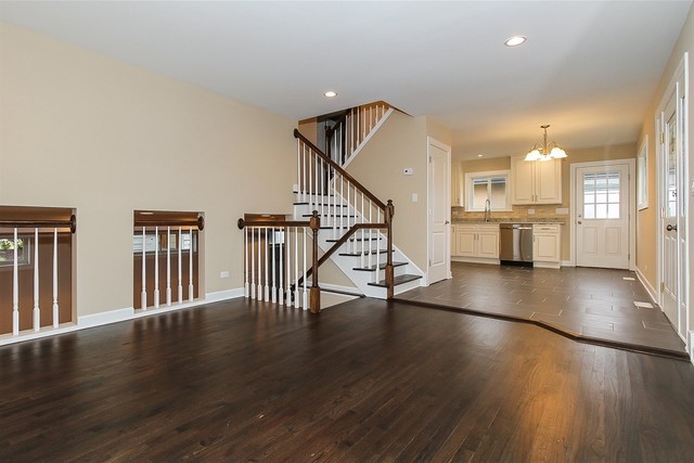100 N Grant Dr, Addison, IL 60101 photo 2