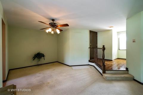 835 Sheldon Ct #B, Wheaton, IL 60189 photo 2