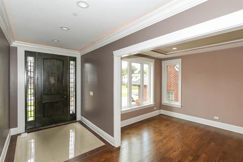 2323 Westview Dr, Des Plaines, IL 60018 photo 3