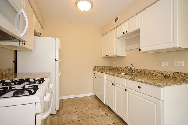 190 Elizabeth Ct #D, Bartlett, IL 60103 photo 7