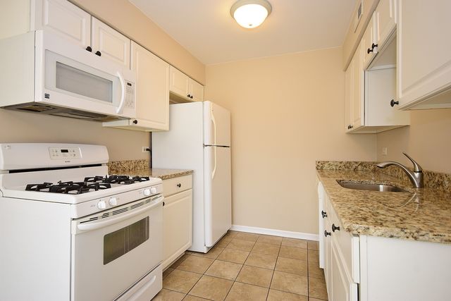 190 Elizabeth Ct #D, Bartlett, IL 60103 photo 8