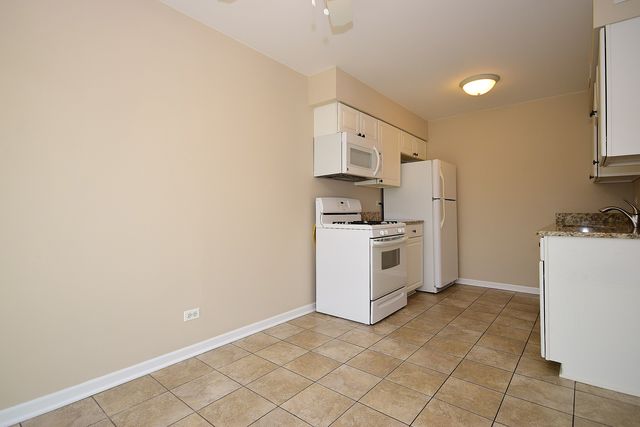 190 Elizabeth Ct #D, Bartlett, IL 60103 photo 10