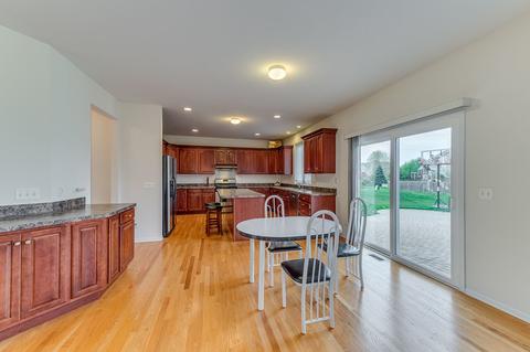 388 E Bloomfield Cir E, Oswego, IL 60543 photo 11