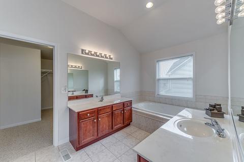 388 E Bloomfield Cir E, Oswego, IL 60543 photo 18