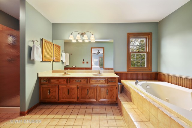 2062 Middleton Dr, Wheaton, IL 60189 photo 8