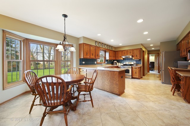 2062 Middleton Dr, Wheaton, IL 60189 photo 3