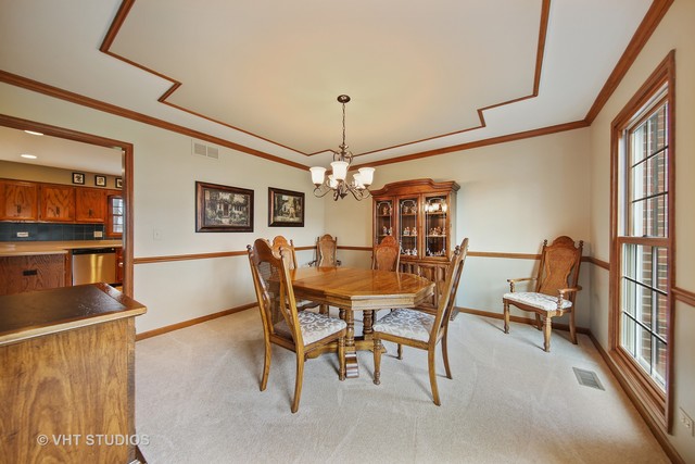 2062 Middleton Dr, Wheaton, IL 60189 photo 4