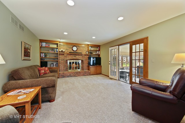 2062 Middleton Dr, Wheaton, IL 60189 photo 5