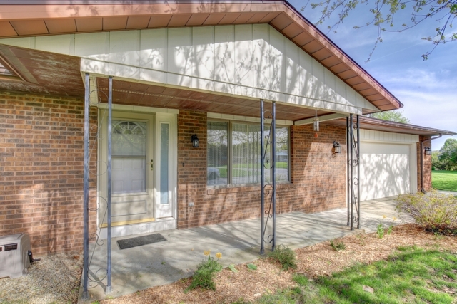 610 Devon Dr, Saint Joseph, IL 61873 photo 2