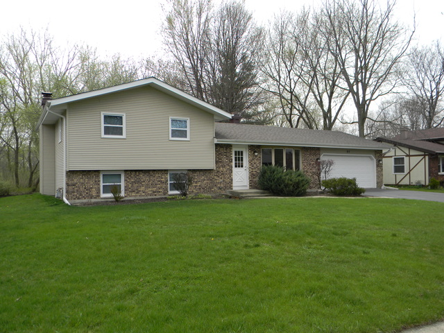 82 Brookside Dr, Elgin, IL 60123 photo 1