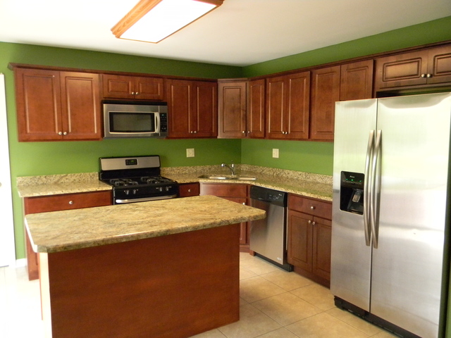 82 Brookside Dr, Elgin, IL 60123 photo 2