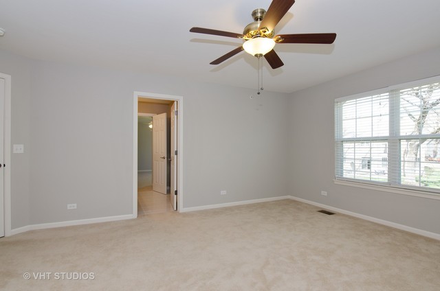 1695 Pondview Dr, Hoffman Estates, IL 60192 photo 18