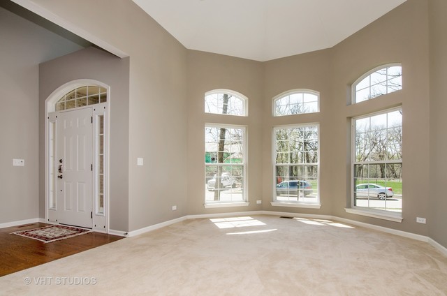 1695 Pondview Dr, Hoffman Estates, IL 60192 photo 2
