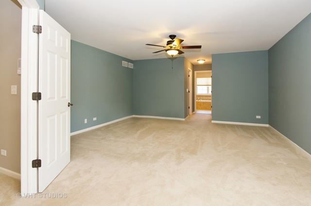 1695 Pondview Dr, Hoffman Estates, IL 60192 photo 13