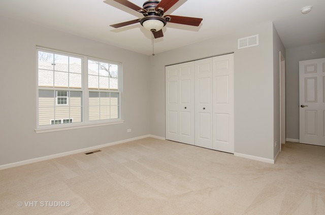 1695 Pondview Dr, Hoffman Estates, IL 60192 photo 16