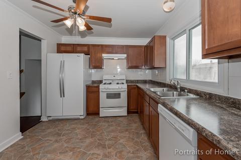 244 Mccook Ct, Bartlett, IL 60103 photo 4
