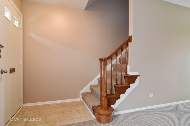 1799 Sessions Walk, Hoffman Estates, IL 60169 photo 2