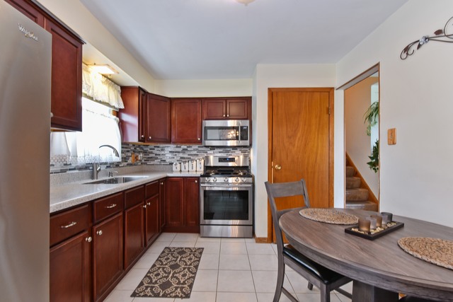 6055 Spring Ln, Matteson, IL 60443 photo 4
