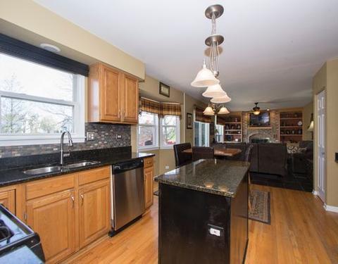 1350 Windgate Ct, Bartlett, IL 60103 photo 3