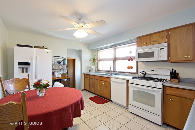 160 E Crestview Ave, Elmhurst, IL 60126 photo 5