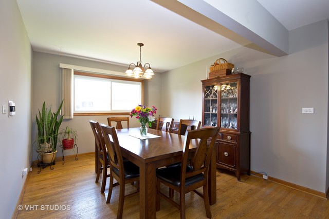 160 E Crestview Ave, Elmhurst, IL 60126 photo 4