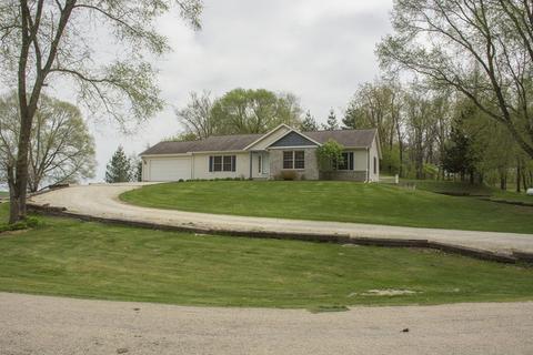 8463 Walnut Dr, Morrison, IL 61270 photo 1