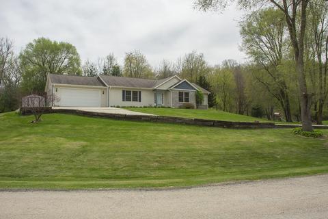 8463 Walnut Dr, Morrison, IL 61270 photo 2