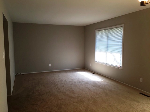 9 Cypress Sq, Elgin, IL 60123 photo 5