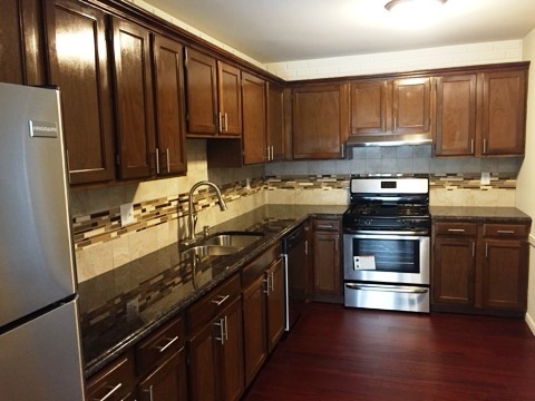 9 Cypress Sq, Elgin, IL 60123 photo 3