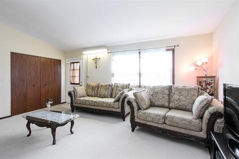 4464 Harbor Cir, Hoffman Estates, IL 60192 photo 2