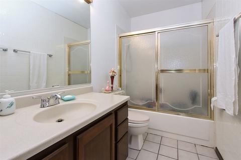 4464 Harbor Cir, Hoffman Estates, IL 60192 photo 9