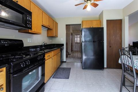 4464 Harbor Cir, Hoffman Estates, IL 60192 photo 3