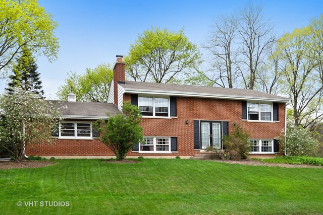 1102 Westhaven Dr, Wheaton, IL 60189 photo 1