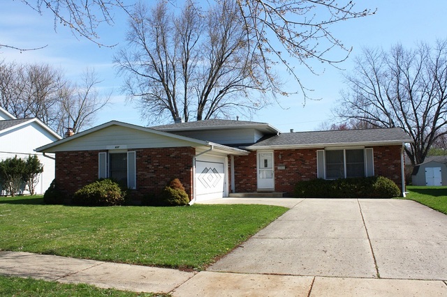 637 Eichler Dr, West Dundee, IL 60118 photo 1