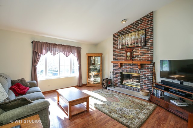 6 Preston Ct, Algonquin, IL 60102 photo 2
