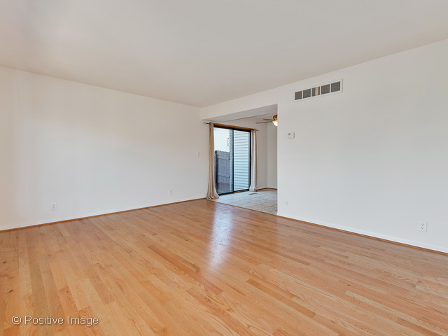 260 Circlegate Rd, New Lenox, IL 60451 photo 2