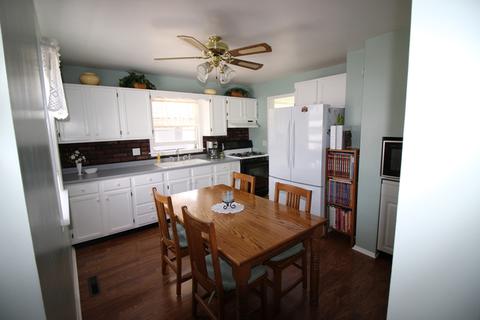 808 Schiller St, Elgin, IL 60123 photo 4