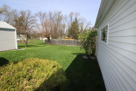 808 Schiller St, Elgin, IL 60123 photo 2