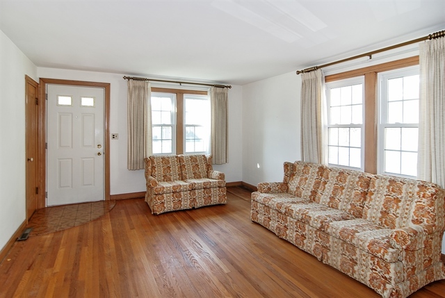 9122 28th St, Brookfield, IL 60513 photo 2