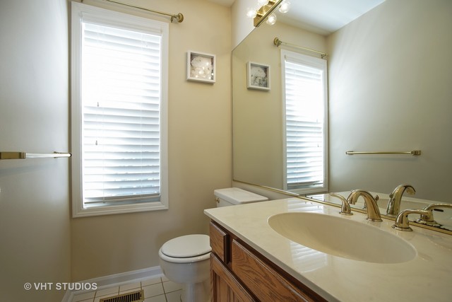 1356 Longacre Ln, Wheeling, IL 60090 photo 9