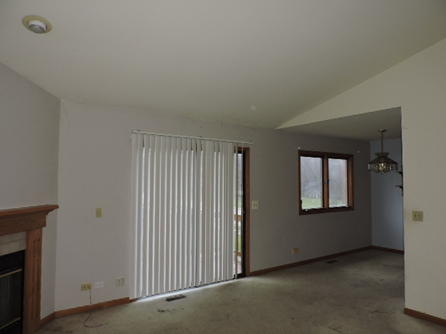 647 Edwards Ave, West Dundee, IL 60118 photo 5