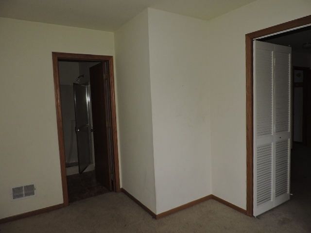 647 Edwards Ave, West Dundee, IL 60118 photo 12